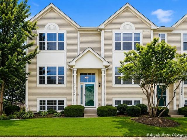 Townhouse for sale in Round Lake, Illinois