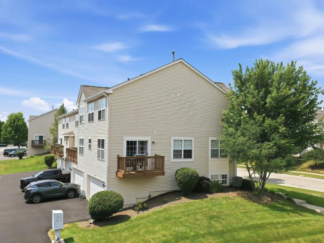 Townhouse for sale in Round Lake, Illinois
