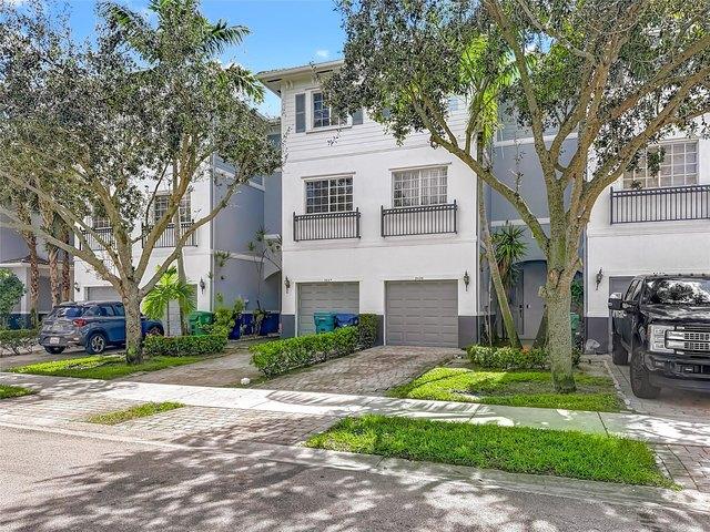 Townhouse for sale in Lauderhill, Broward County