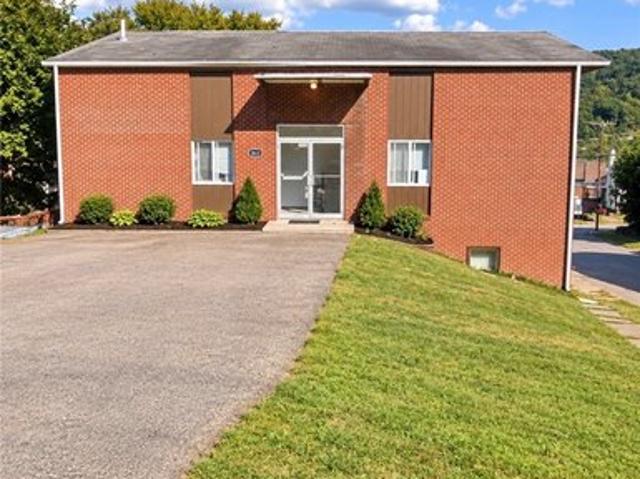 House for sale in Holidays Cove, Weirton