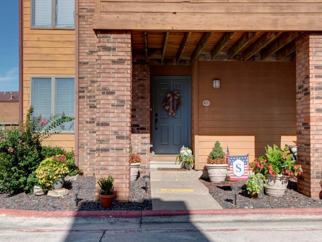 Condo for sale in Springfield