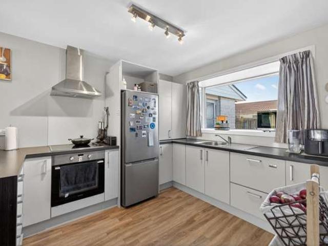 Apartment for sale in Chaslands, Canterbury
