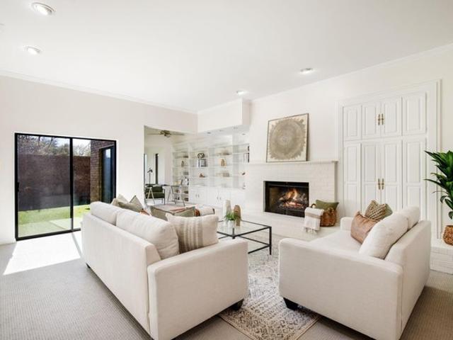 Townhouse for sale in Farmers Branch, Texas