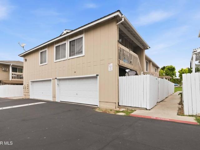 Townhouse for sale in Simi Valley, California