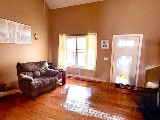 House for sale in Utica, Illinois