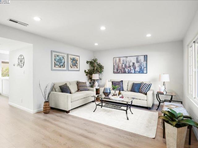 Townhouse for sale in Fremont