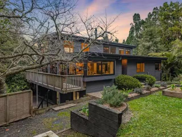 House for sale in Oratia
