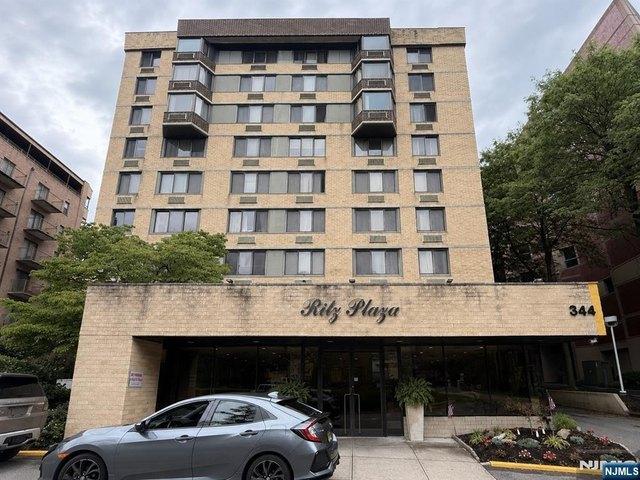 Condo for sale in Hackensack, Bergen County