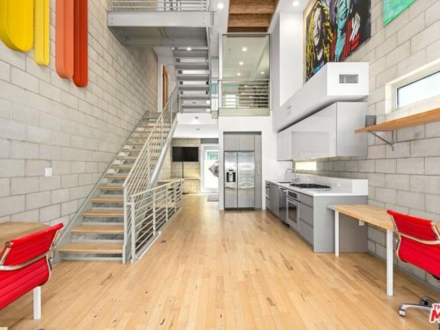 Condo for sale in Canoga Park, California