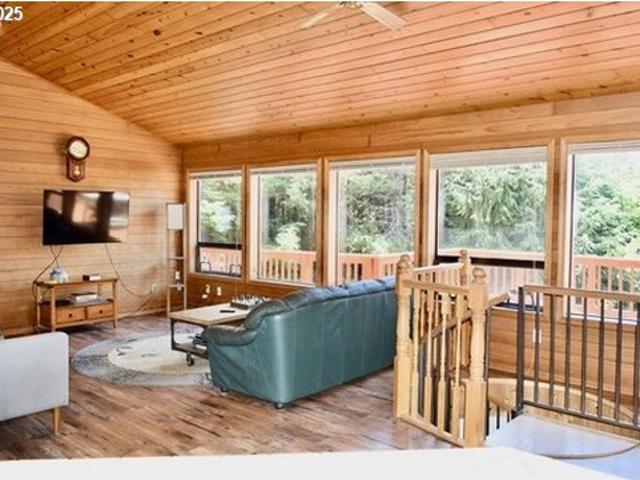 House for sale in Gold Beach, Curry County