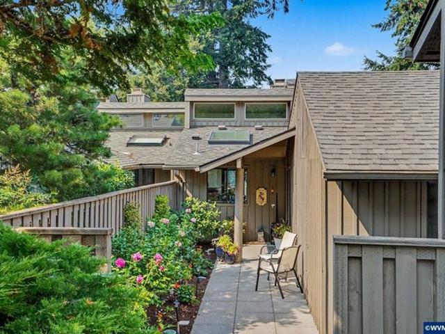Condo for sale in Oregonia