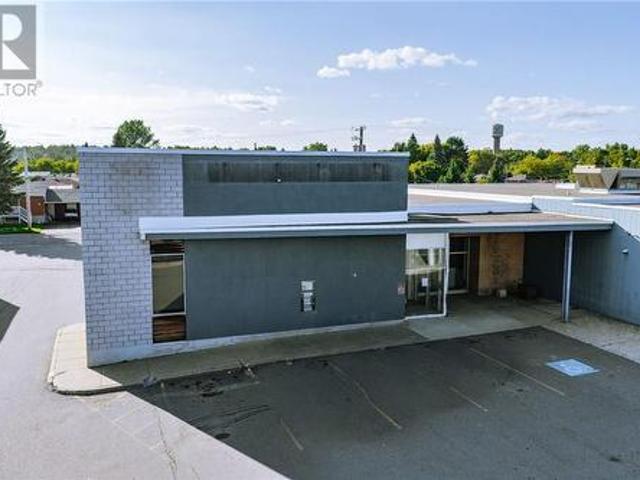 Commercial for rent in Chelmsford, Greater Sudbury