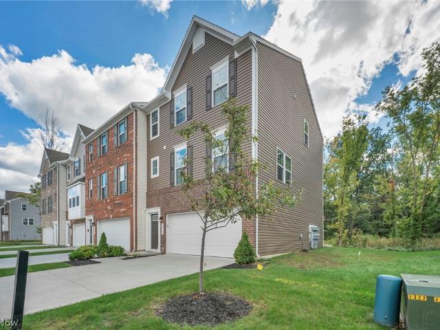 Condo for sale in Brookwood Crossing, Willoughby