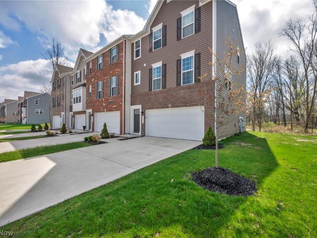 Townhouse for sale in Willoughby, Ohio