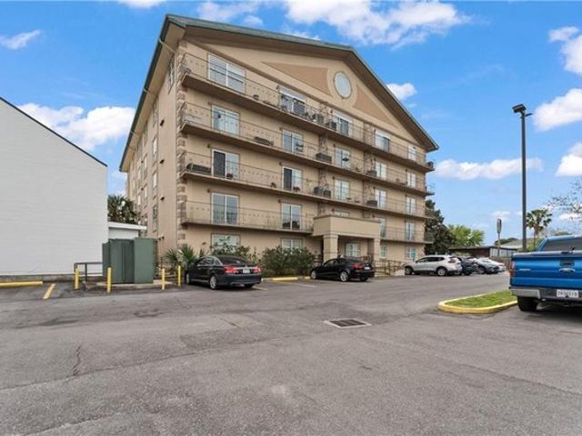 Condo for sale in Metairie, Louisiana
