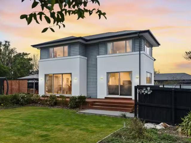House for sale in Chaslands, Canterbury