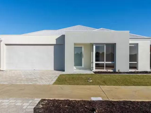 House for rent in Lakelands