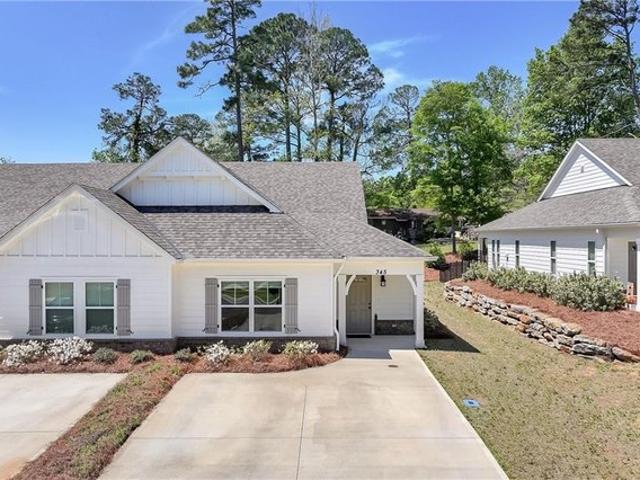 Townhouse for sale in Opelika, Alabama