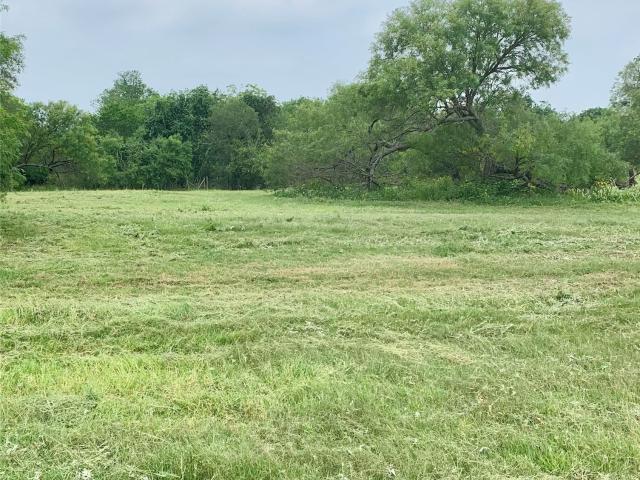 Land for sale in Lytle, Texas