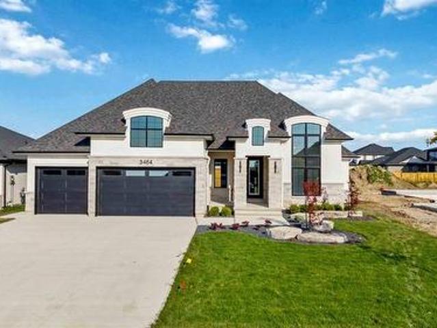 House for sale in Plympton–wyoming, Ontario