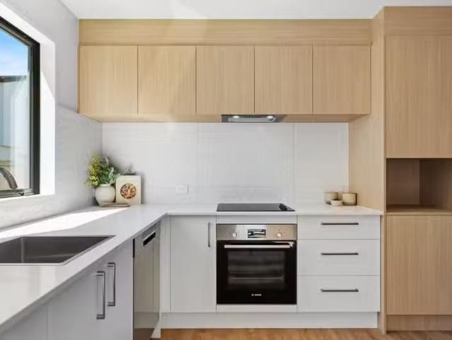 House for sale in Chaslands, Canterbury