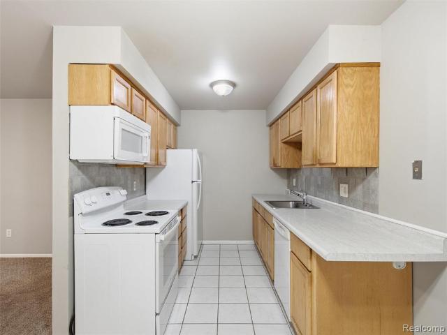 Condo for sale in Fraser, Michigan