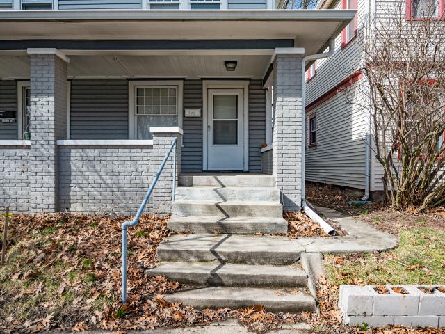 House for sale in Near Eastside, Camby