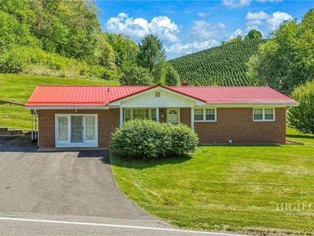 House for sale in Lansing, North Carolina