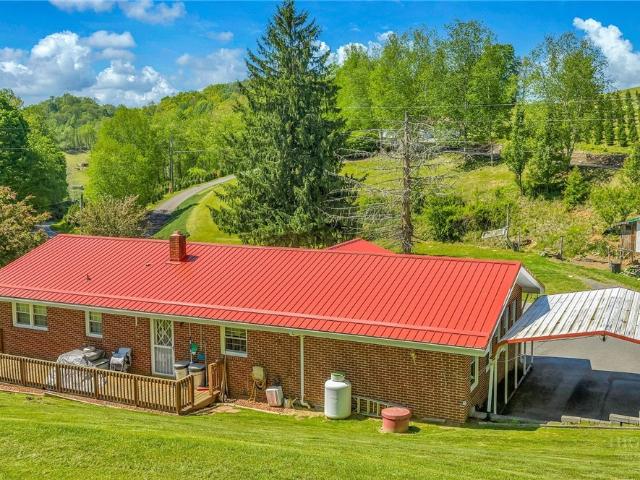 House for sale in Lansing, North Carolina