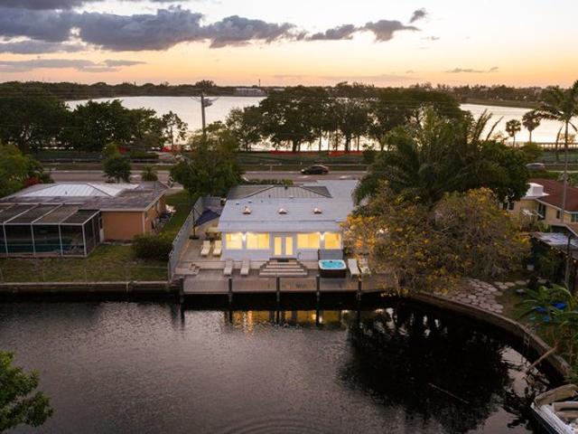 House for sale in Oakland Park, Florida