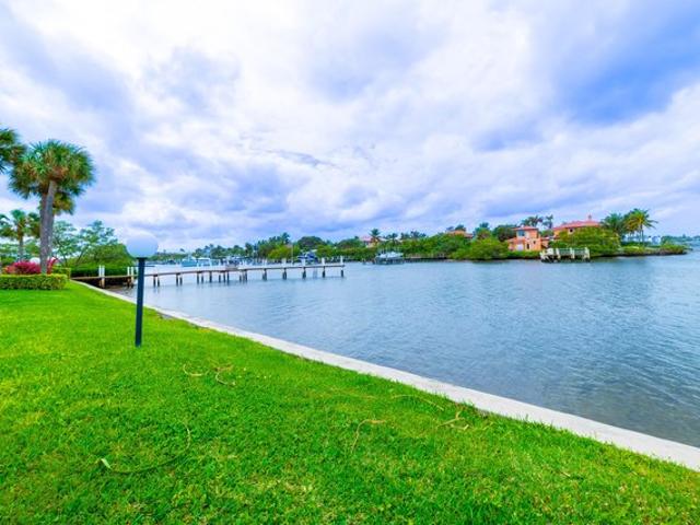 Townhouse for sale in Palm Beach, Florida