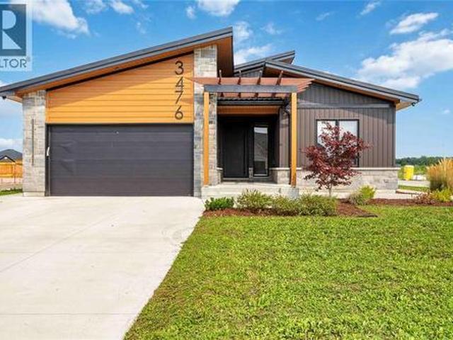 House for sale in Plympton–wyoming, Ontario