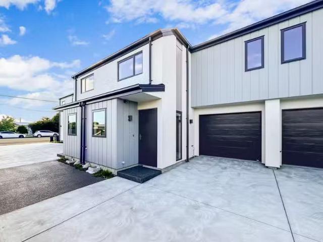 House for sale in Chaslands, Canterbury