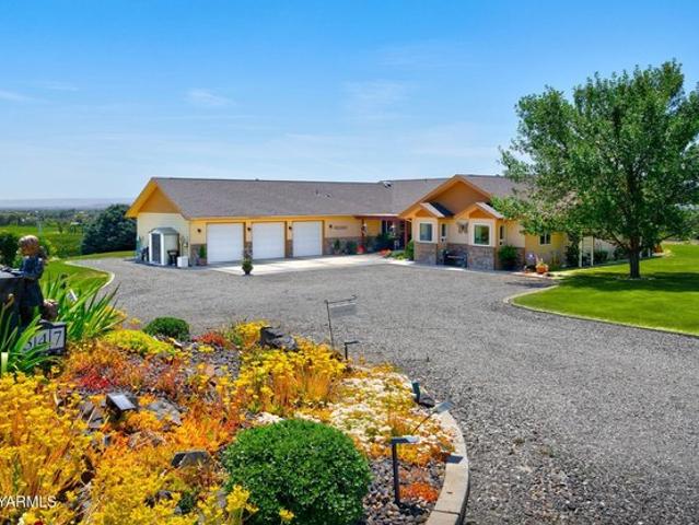 House for sale in Zillah, Washington