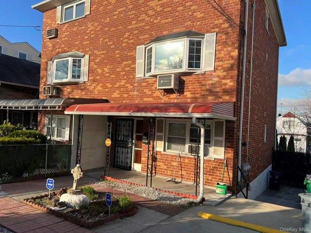 House for sale in The Bronx, Arverne