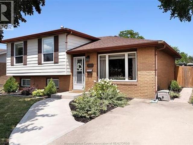 House for sale in Lakeshore, Ontario