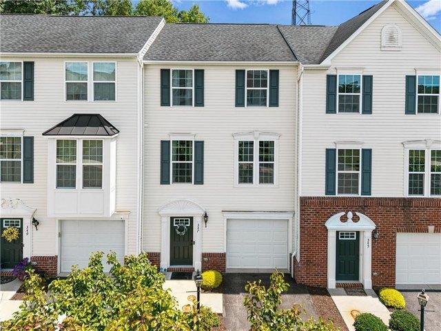 Townhouse for sale in Carnegie, Pennsylvania