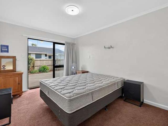 Apartment for rent in Chaslands, Canterbury