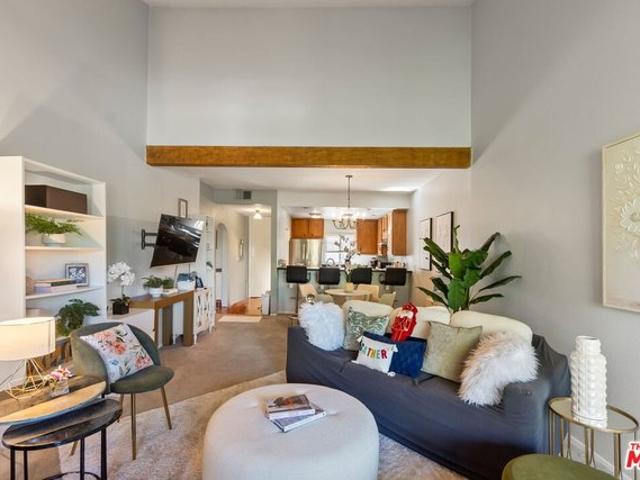 Condo for sale in Canoga Park, California