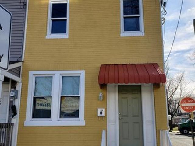 Townhouse for sale in Burlington, Burlington County