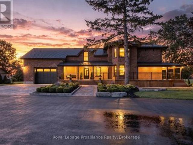 House for sale in Ontario