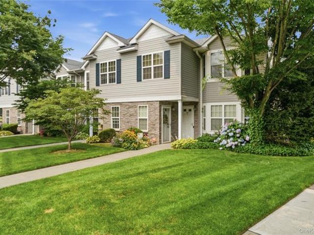Condo for sale in Bohemia, New York