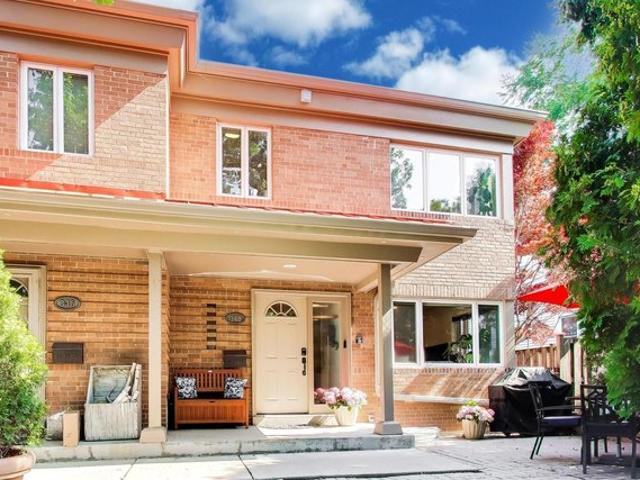 Townhouse for sale in Highland Park, Illinois