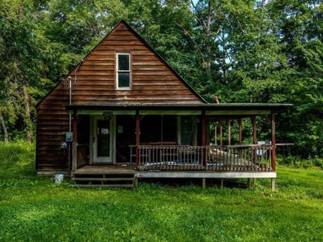 House for sale in Deer Lodge, East Tennessee