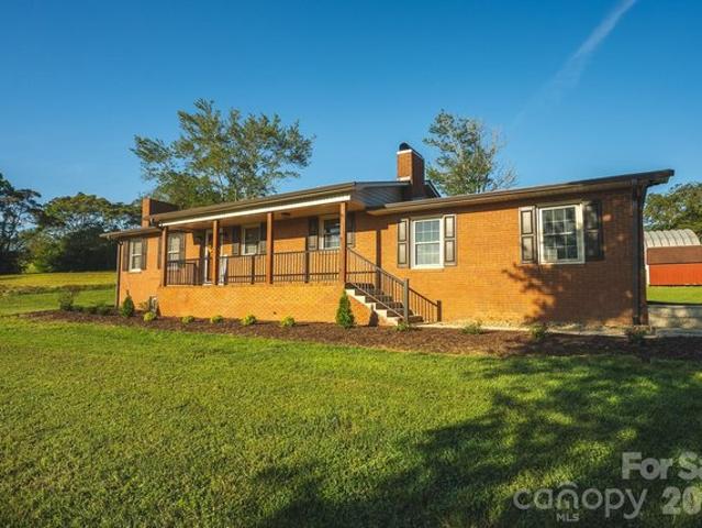 House for sale in Hiddenite, North Carolina