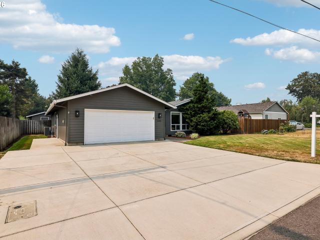 House for sale in Hubbard, Marion County