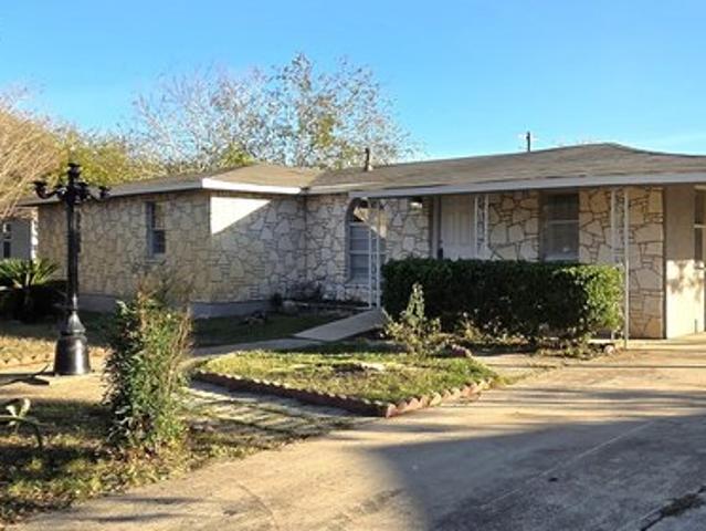 House for sale in Poteet, Texas