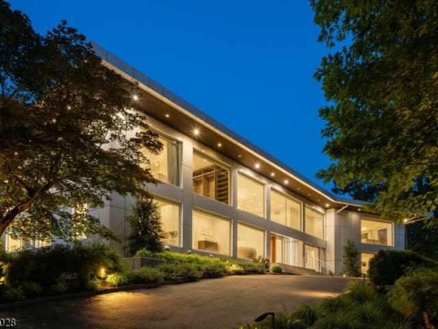 House for sale in Cedar Grove, New Jersey