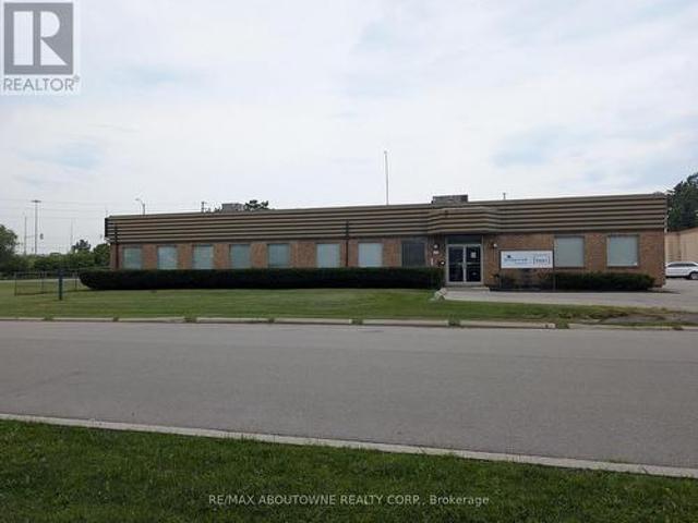 Commercial for rent in Oakville, Ontario