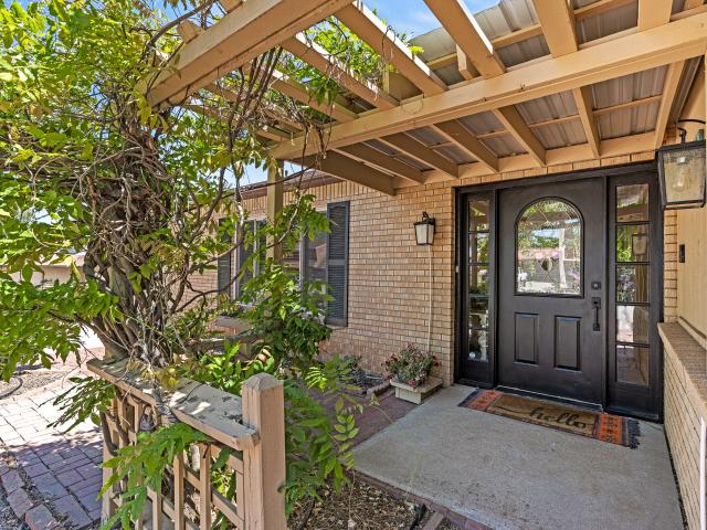 House for sale in White Rock